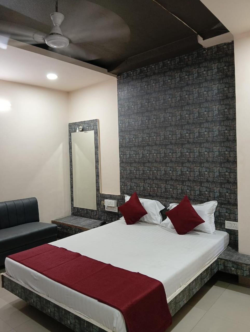 Hotel Tirupati Palace Indore Luaran gambar